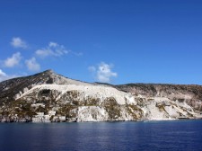 Les falaises éblouissantes de l'île de Lipari