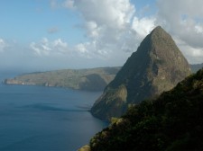 Vue sur le Petit Piton lors de l'ascension du Gros Piton à Sainte-Lucie