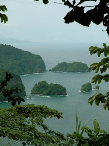 Vue de la côte nord de l'île de Trinidad