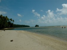 Vue de la plage de Matura sur la côte est de Trinidad