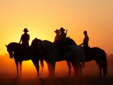 Cavaliers au coucher du soleil