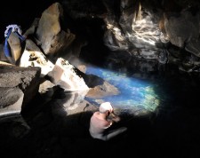 Apres la randonnée un bain chaud dans la roche