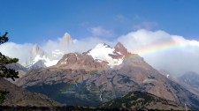 Arc-en-ciel devant le massif du Fitz Roy (Argentine)