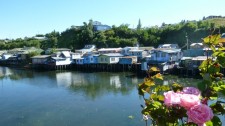 Maisons de pêcheurs sur pilotis de l'île de Chiloé (Chili)