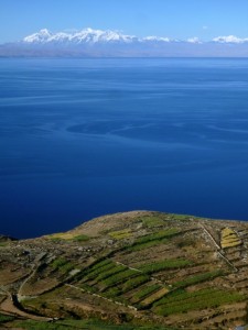 Vue sur la Cordillière depuis l'île de Suriqui