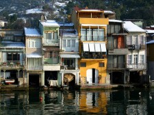 Maisons sur le Bosphore en hiver