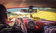 Dans un vieux taxi en route pour Cienfuegos