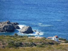 Une petite chapelle face aux embruns