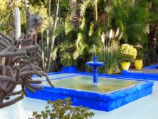 Fontaine en lévitation au jardin Majorelle à Marrakech